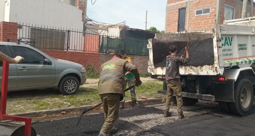 Avanzan las obras de bacheo en El Jagüel para mejorar la circulación y la seguridad vial