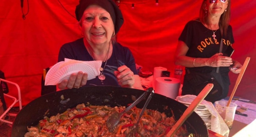 Entre el humo del disco y el perfume dulce de las tortitas: la esencia gastronómica bonaerense