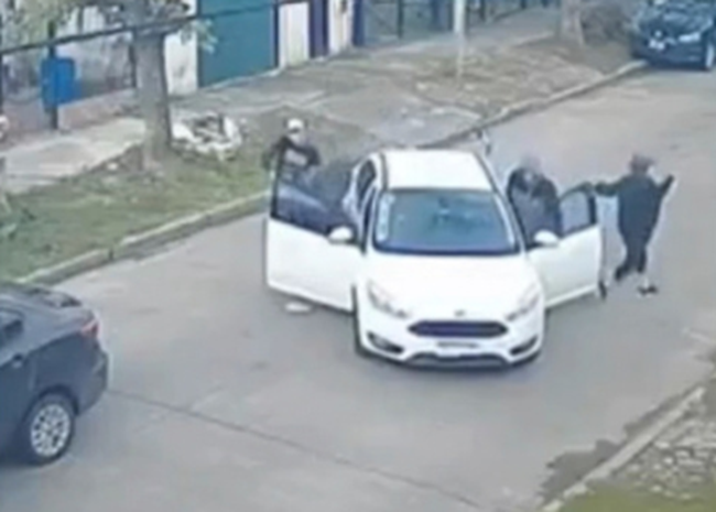 Rafael Castillo: les cruzaron un auto y las asaltaron a punta de pistola