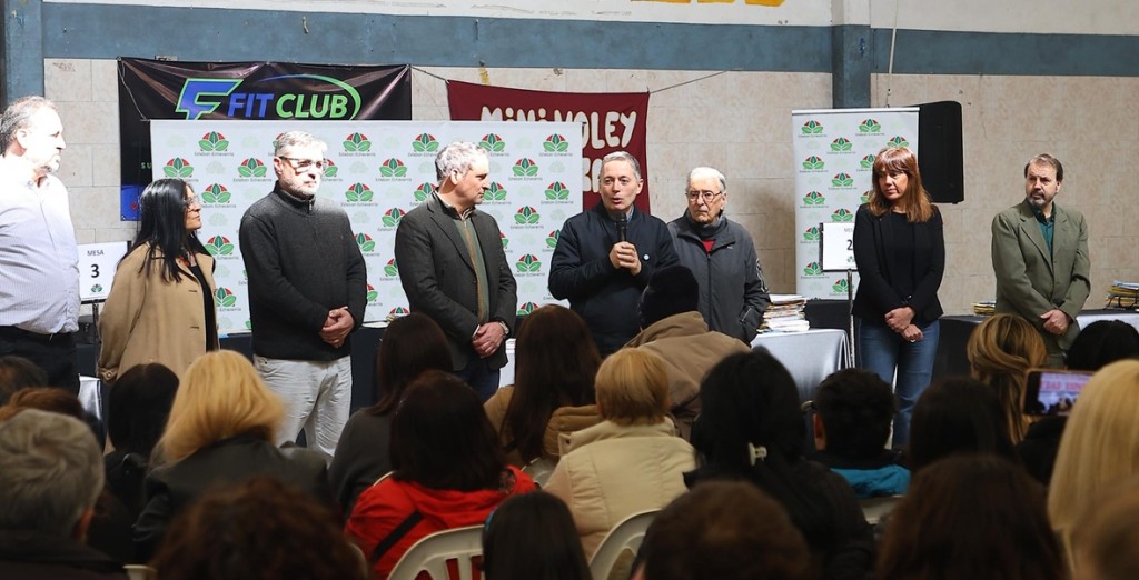 Esteban Echeverr&iacute;a: 293 familias firmaron las escrituras de sus viviendas