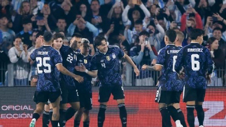 Argentina gole&oacute; 7-0 a Burkina Faso en el Monumental y llega entonada a la despedida de Messi