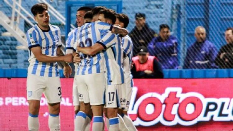Racing volvi&oacute; a ganar en el debut de Chirola Romero y tom&oacute; aire ante Estudiantes de R&iacute;o Cuarto