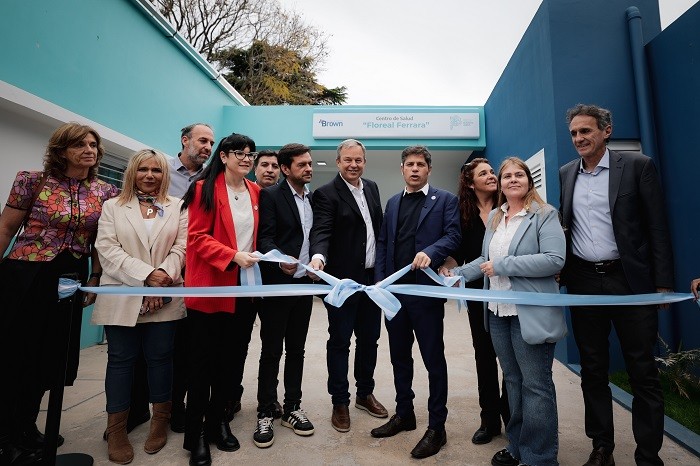 Kicillof inaugur&oacute; un nuevo centro de salud en Burzaco y recorri&oacute; una feria de empleo inclusivo