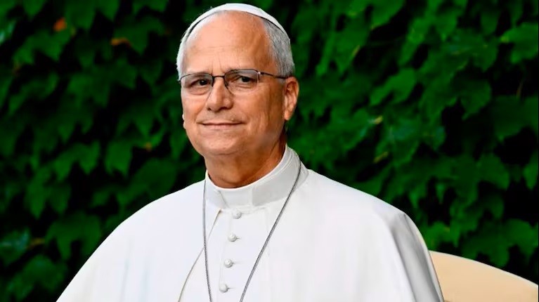 El Vaticano confirm&oacute; que la operaci&oacute;n del papa Le&oacute;n XIV fue exitosa y que ya se recupera en su habitaci&oacute;n