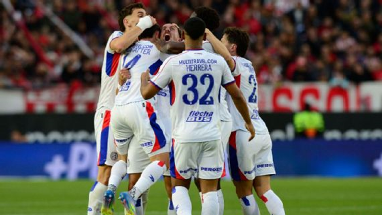 San Lorenzo sorprendi&oacute; a Estudiantes en la &uacute;ltima jugada y volvi&oacute; a so&ntilde;ar con los playoffs