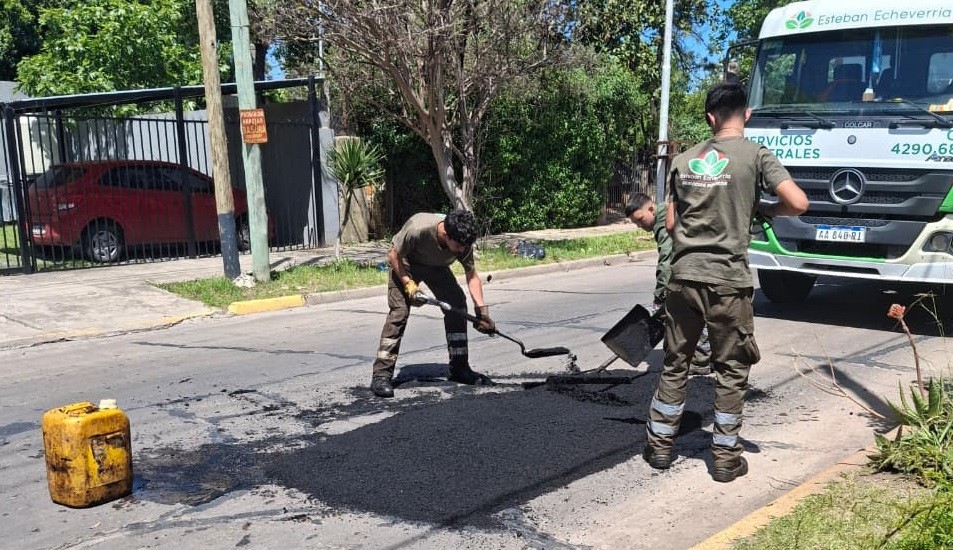 Monte Grande avanza con nuevas obras de bacheo para mejorar la circulaci&oacute;n en las calles