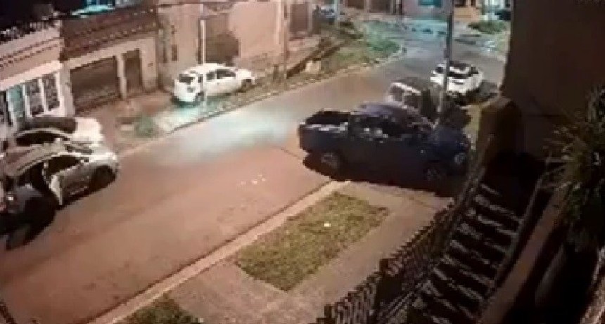 Intentaron robarle el auto, atropell&oacute; a uno de los asaltantes y este se muri&oacute;, hay un detenido