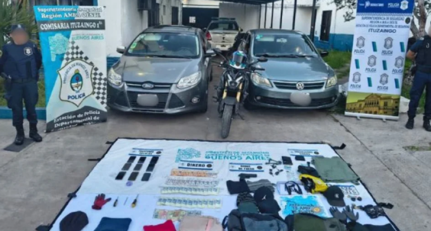 Ituzaing&oacute;: desbarataron una banda que ofrec&iacute;a d&oacute;lares y asaltaba a sus supuestos compradores