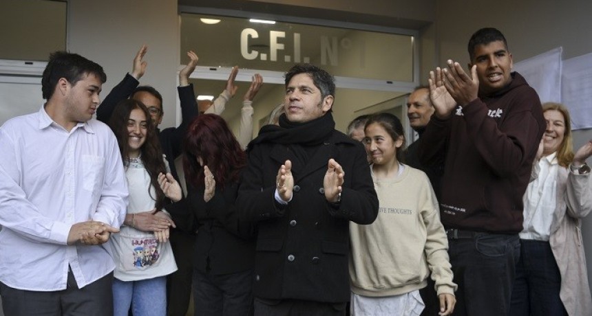 Kicillof inaugur&oacute; una escuela para j&oacute;venes con discapacidad y anunci&oacute; un acueducto para Carlos Casares