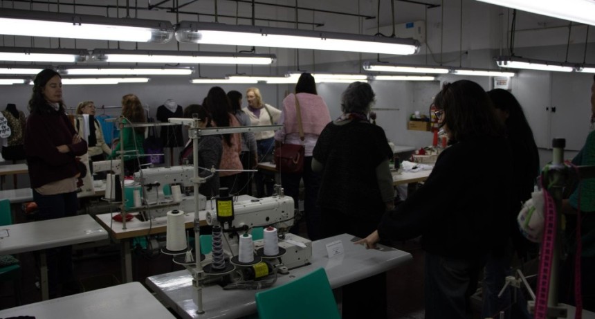 Mor&oacute;n inaugur&oacute; un nuevo taller textil para impulsar el trabajo y la econom&iacute;a social