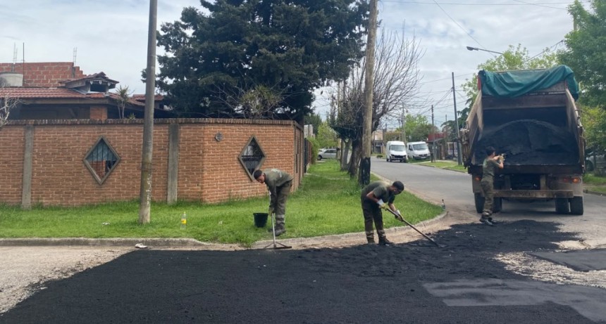 Monte Grande: avanzan las tareas de bacheo para mejorar la circulaci&oacute;n en calles de la ciudad