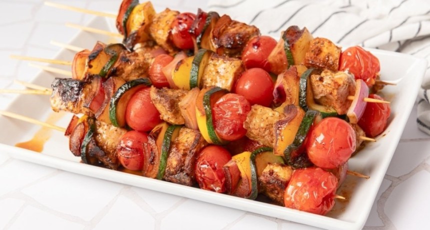 Brochetas de cerdo: el secreto para preparar una carne jugosa, tierna y llena de sabor
