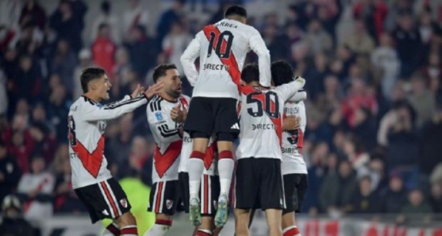 River volvi&oacute; al triunfo, hundi&oacute; a Estudiantes de R&iacute;o Cuarto y qued&oacute; a un paso de los puestos de clasificaci&oacute;n