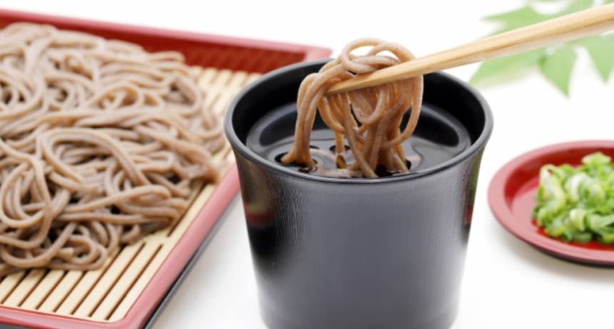 Tsukejiru: la salsa japonesa llena de umami que transforma unos simples fideos en un plato extraordinario