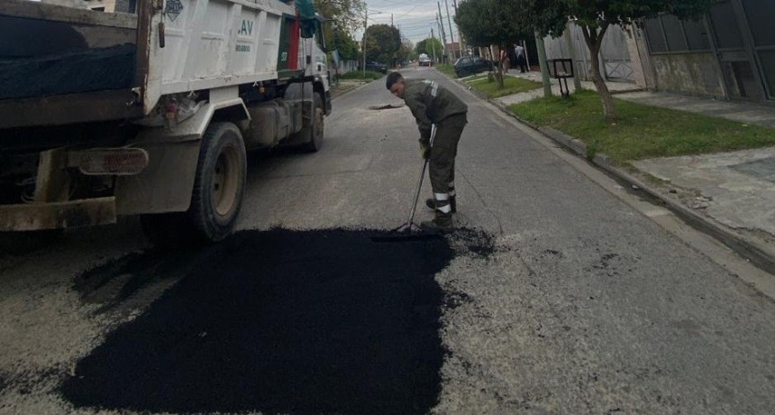 Monte Grande: el Municipio contin&uacute;a con el plan de bacheo para mejorar la circulaci&oacute;n