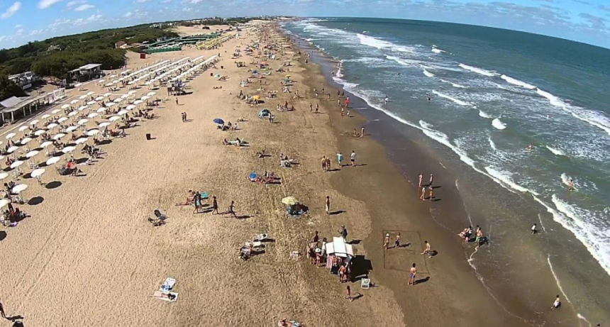 Caril&oacute;: el bosque encantado de la Costa Atl&aacute;ntica donde los pinos se encuentran con el mar