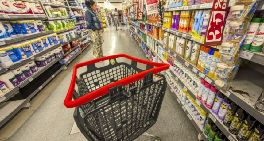La inflaci&oacute;n volvi&oacute; a acelerarse y qued&oacute; lejos de la promesa de Milei de que empezar&iacute;a con cero