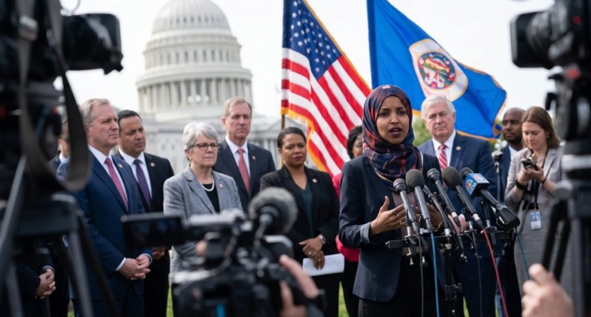 Trump allana la casa de Ilhan Omar a tres semanas de las elecciones 