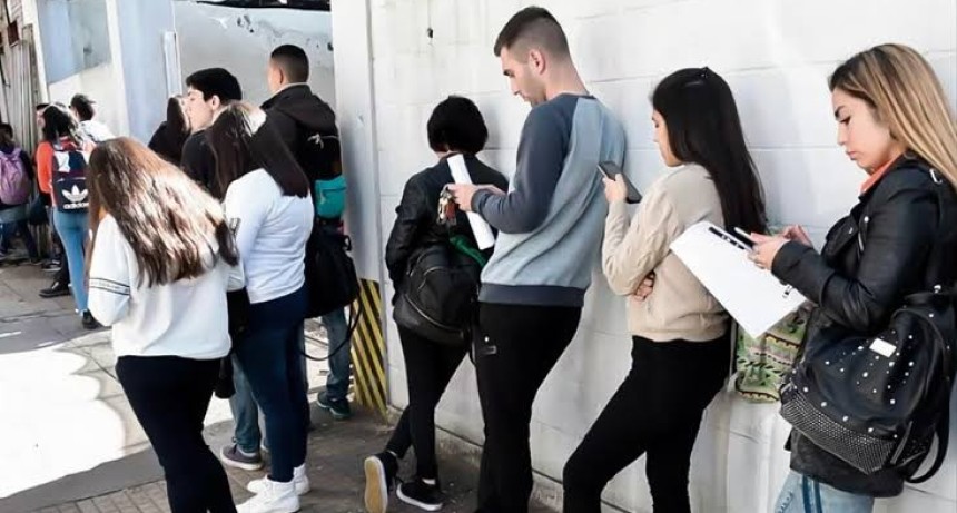 Empleo joven: siete de cada diez no tienen trabajo formal y crecen las dificultades para insertarse