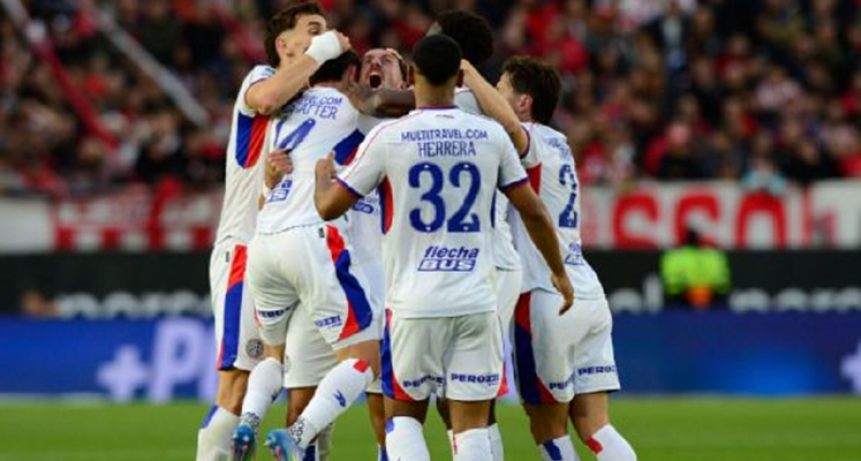San Lorenzo sorprendi&oacute; a Estudiantes en la &uacute;ltima jugada y volvi&oacute; a so&ntilde;ar con los playoffs