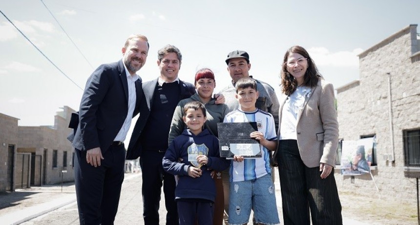 Kicillof entreg&oacute; 93 viviendas en Trist&aacute;n Su&aacute;rez y cuestion&oacute; las pol&iacute;ticas econ&oacute;micas del Gobierno nacional