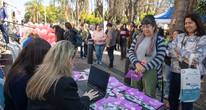 La Matanza reuni&oacute; a cientos de personas en una jornada de prevenci&oacute;n del c&aacute;ncer de mama con controles gratuitos