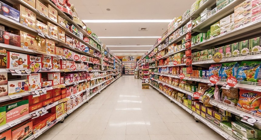 El consumo masivo cay&oacute; por noveno mes consecutivo y m&aacute;s hogares se endeudan para cubrir gastos b&aacute;sicos
