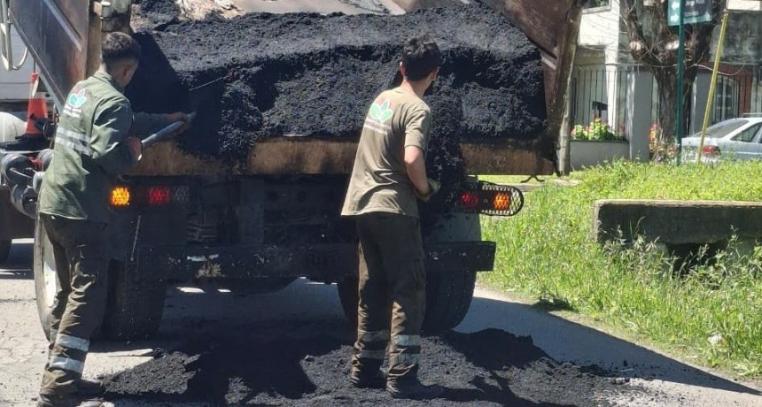 Luis Guill&oacute;n: avanzan las obras de bacheo para mejorar la circulaci&oacute;n en las calles