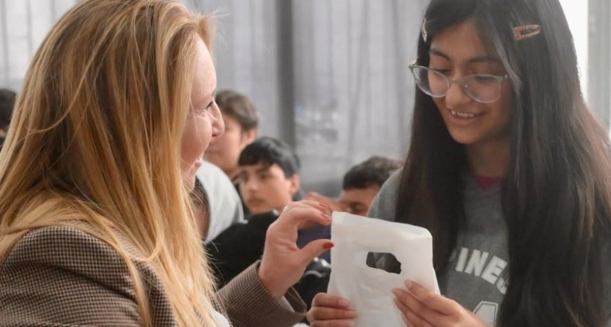 Entregaron 371 pares de anteojos gratuitos a estudiantes de El Jag&uuml;el