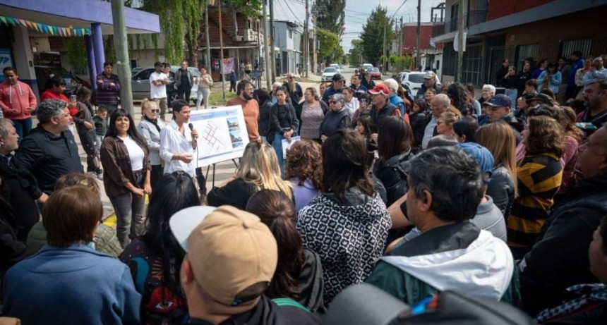 Mayra Mendoza y Eva Mieri inauguraron 33 cuadras de pavimento en Bernal Oeste
