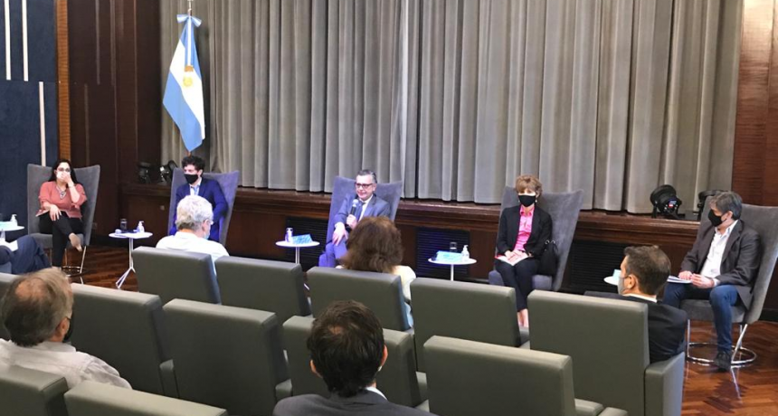 Nación se reunió con los productores de equipamiento médico para coordinar acciones de promoción del sector