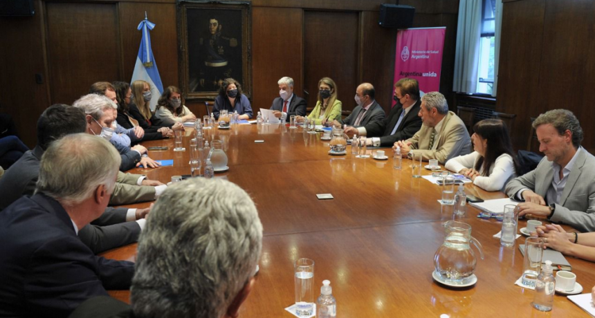 Principio de acuerdo entre el Gobierno y la industria para retrotraer el precio de los medicamentos al 1 de noviembre y mantenerlos hasta el 7 de enero