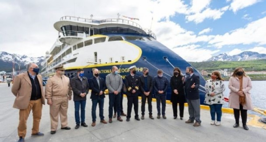 Matías Lammens inauguró la temporada de cruceros 2021-2022