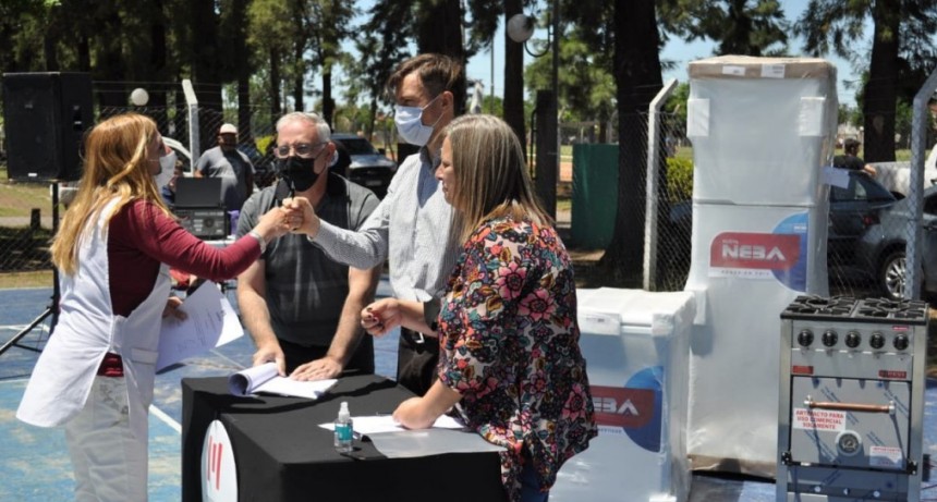 El Municipio entregó equipamiento a escuelas de Morón
