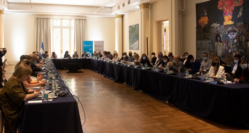 Ministros y ministras de Salud de todo el país consensuaron dedicar el mes de diciembre a completar esquemas de vacunación contra la COVID-19 e implementar un pase sanitario