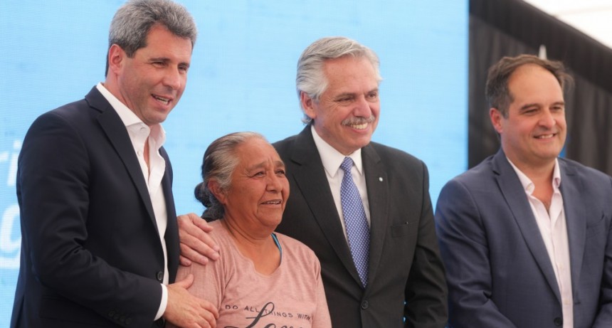 ”La política no tiene sentido si no la hacemos para mejorar la vida de nuestros pueblos”, dijo el presidente al entregar 837 viviendas en San Juan