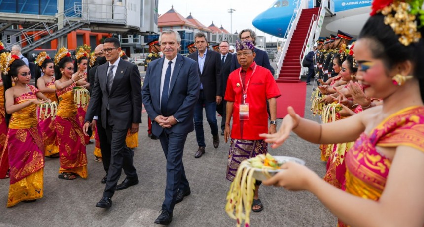 El presidente llegó a Bali para participar de la Cumbre del G20