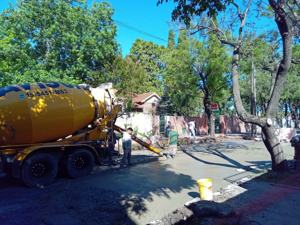 Esteban Echeverría: continúan los trabajos de pavimentación en el distrito