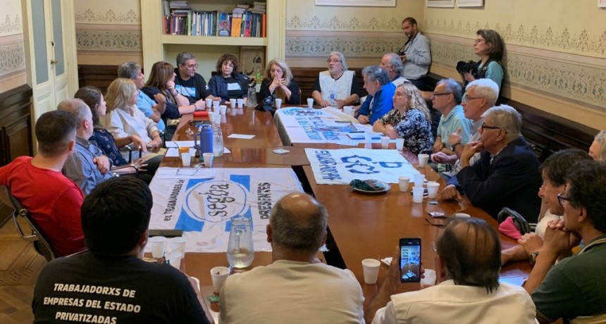 Trabajadores de empresas privatizadas fueron recibidos en la Cámara de Diputados