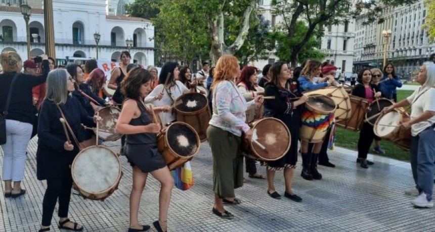 "Marcha de los bombos" en el Museo Histórico del Cabildo Nacional