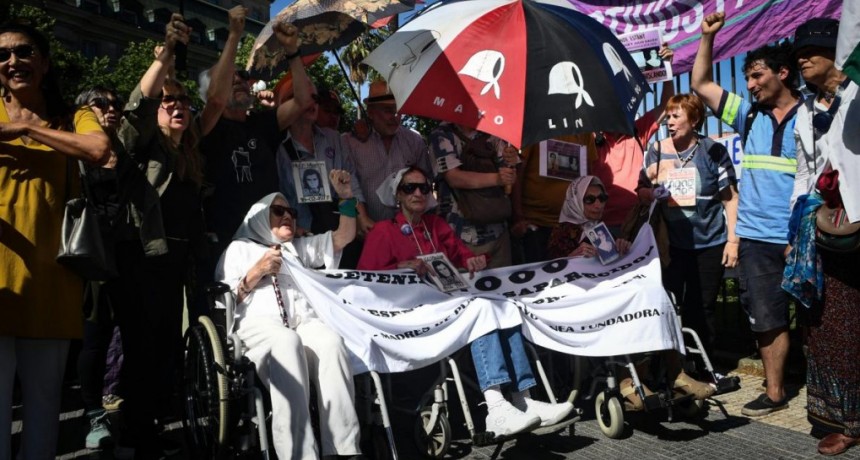 Las Madres de Plaza de Mayo llamaron a "resistir combatiendo" contra Milei y a defender los medios públicos