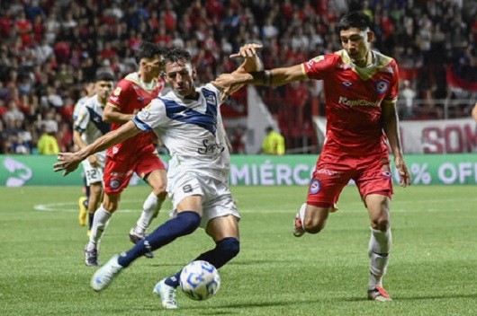 Argentinos Juniors y Vélez igualaron en un partido lleno de polémica en La Paternal