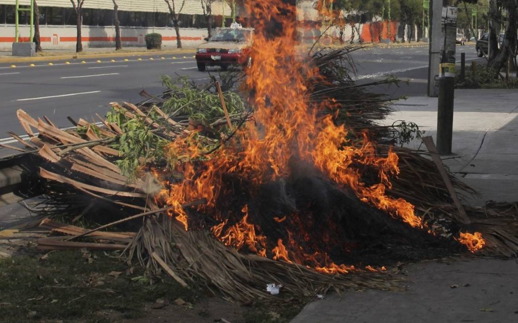 Vecinos que queman basura: una práctica que afecta a todo el barrio