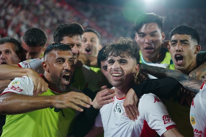 Huracán venció a Independiente y vuelve a la cima de la Liga Profesional