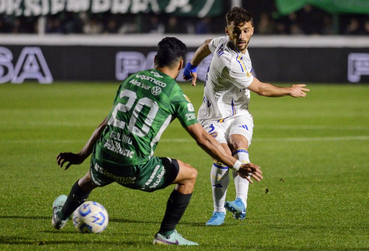 Boca cortó la racha con polémica incluida y venció 2-0 a Sarmiento en Junín con goles de Merentiel y Zenón