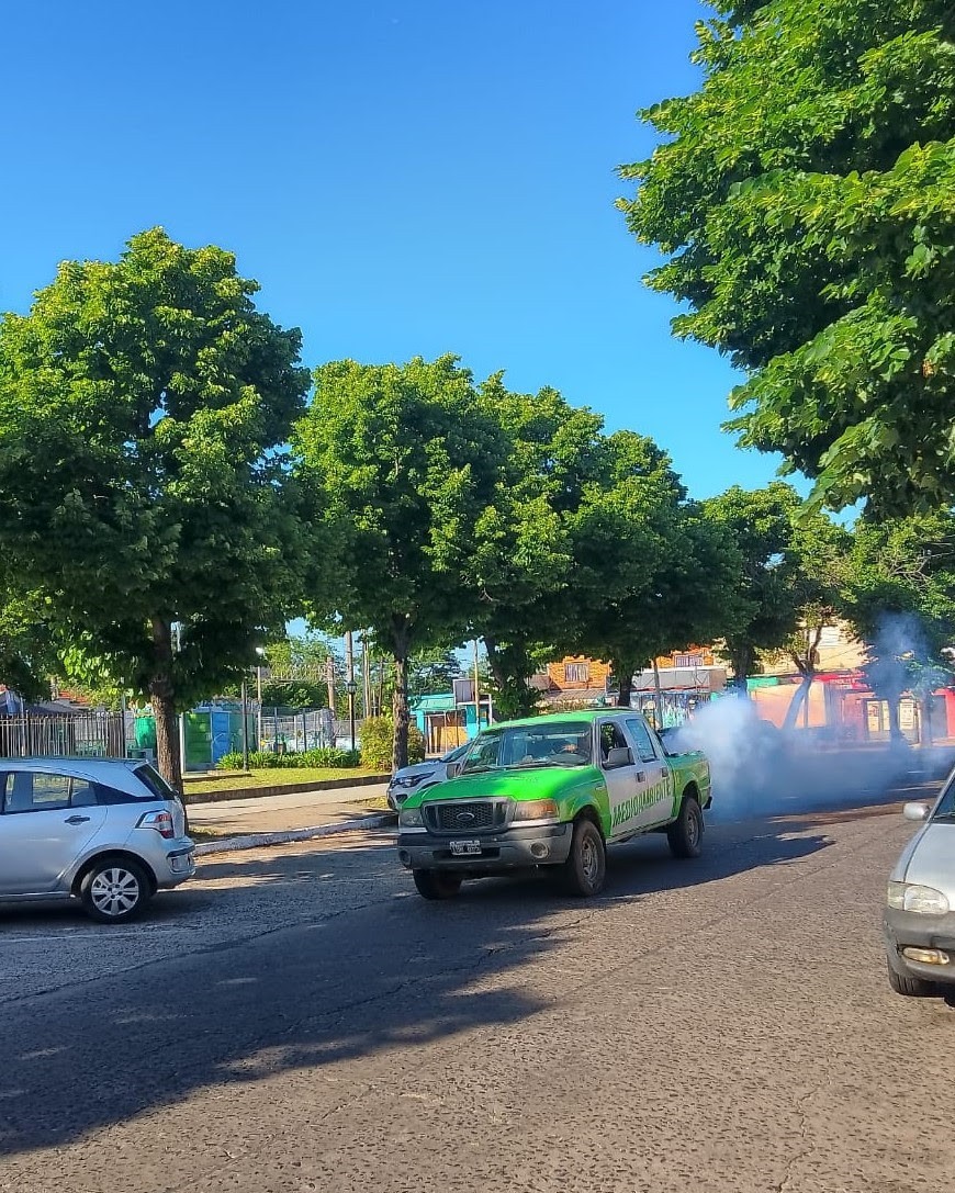 Esteban Echeverría intensifica la fumigación contra el dengue en diversos barrios del distrito