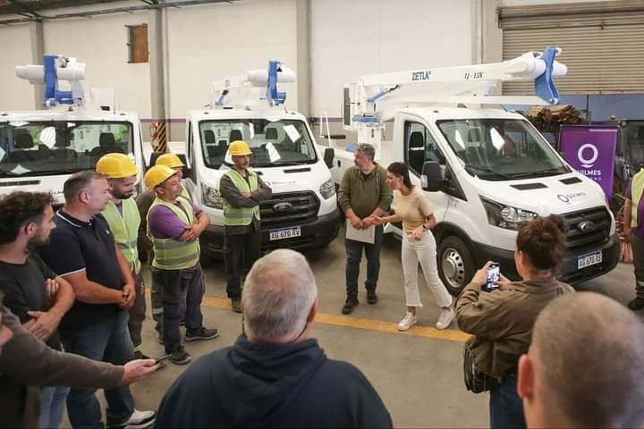 Quilmes suma nuevas camionetas para fortalecer el alumbrado público en la ciudad