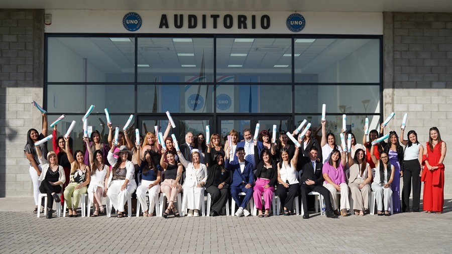 Más de 100 nuevos graduados en la Universidad Nacional del Oeste