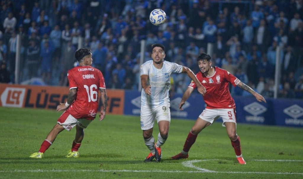 Huracán no pudo con Atlético Tucumán y cayó 4-2 en un duelo clave por la Liga Profesional