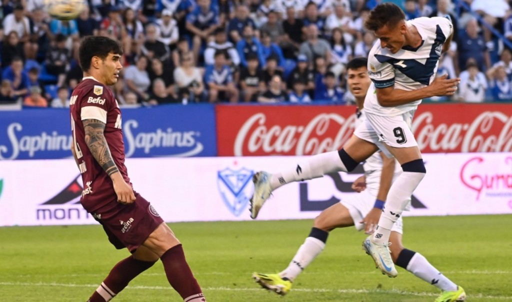 Vélez y Lanús igualaron sin goles en un duelo marcado por la polémica arbitral